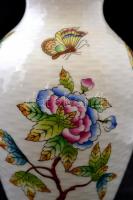 Herendi Viktória mintás porcelán váza, kézzel festett, jelzett, hibátlan, m: 14,5 cm