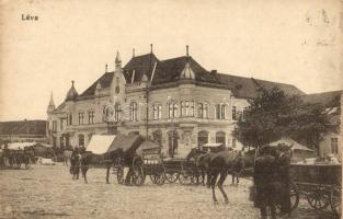 Léva, Levice; Városháza, Ropper Győző és Kovács S. üzlete, piaci lovaskocsik / town hall, shops, market with horse carts