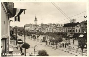 Marosvásárhely, Targu Mures; Széchenyi tér, Josefina Demetter üzlete, magyar zászlók / square, shops, Hungarian flag