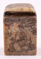 Gazdagon díszített, régi kínai kő pecsétnyomó. Felakasztható / Antique Chinese seal maker with rich ornaments 4,6 cm