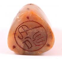 Díszített, régi kínai kő pecsétnyomó. Felakasztható / Antique Chinese seal maker  5  cm