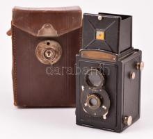 cca 1932 Voigtländer Brillant 6x6-os TLR fényképezőgép, eredeti bőr tokjával, kissé kopottas, működőképes állapotban / Vintage German TLR camera, with original leather case, in slightly worn, working condition
