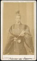 cca 1866 Disdéri párizsi műterméből, feliratozott vintage fotó japán modellről, 10,5x6 cm