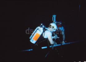 cca 1967 Hévízi gyógytó és gyógyfürdő, 13 db színes diapozitív felvétel a tóban merülő könnyűbúvárok...