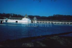 cca 1967 Hévízi gyógytó és gyógyfürdő, 13 db színes diapozitív felvétel a tóban merülő könnyűbúvárok...