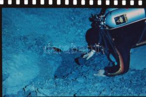 cca 1967 Hévízi gyógytó és gyógyfürdő, 13 db színes diapozitív felvétel a tóban merülő könnyűbúvárok...