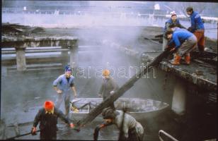 cca 1967 Hévízi gyógytó és gyógyfürdő, 13 db színes diapozitív felvétel a tóban merülő könnyűbúvárok...