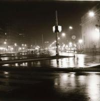 cca 1974 Budapest, a Deák tér éjjel, 11 db vintage negatív, 6x6 cm