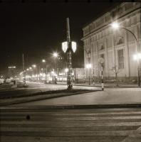 cca 1974 Budapest, a Deák tér éjjel, 11 db vintage negatív, 6x6 cm