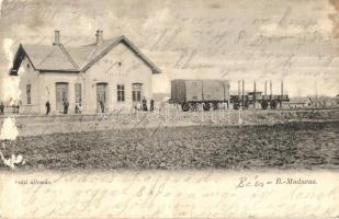 1911 Madaras, Bácsmadaras; Vasútállomás, létra, vasutasok, vagon, szerelvény. Kiadja Weinberger Mór (felületi sérülés / surface damage)