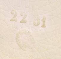 Körmöczbányai fajansz dísz tál virág dekorral,   Herkulesfürdő felirattal. Jelzett.  d:34 cm