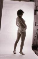 cca 1976 Felnőtt játékok, szolidan erotikus felvételek, 25 db vintage negatív, 24x36 mm