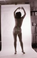 cca 1976 Felnőtt játékok, szolidan erotikus felvételek, 25 db vintage negatív, 24x36 mm