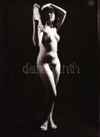 cca 1975 Éjszakai látomás, szolidan erotikus felvételek, 17 db vintage negatív, 24x36 mm