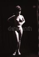 cca 1975 Éjszakai látomás, szolidan erotikus felvételek, 17 db vintage negatív, 24x36 mm