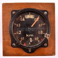 Repülős műszer fa kockában 11x16 cm