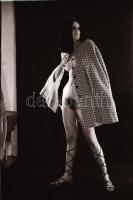 cca 1974 A női titkok keresése, szolidan erotikus felvételek, 15 db vintage negatív, 24x36 mm