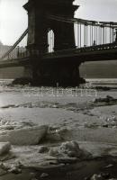 cca 1941 Budapest, az Erzsébet híd télen, ködben, jégzajlás idején, 20 db vintage negatív Danassy Ká...