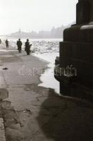 cca 1941 Budapest, az Erzsébet híd télen, ködben, jégzajlás idején, 20 db vintage negatív Danassy Ká...