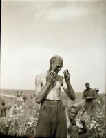 cca 1942 Thöresz Dezső (1902-1963) békéscsabai gyógyszerész és fotóművész szolgálatot teljesített eg...