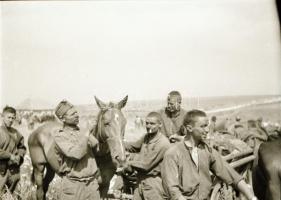 cca 1942 Thöresz Dezső (1902-1963) békéscsabai gyógyszerész és fotóművész szolgálatot teljesített eg...