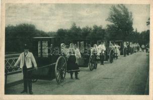 Pöstyén, Pistyan, Piestany; Prievod infanteristov / Zug der Infanteristen / infanteristák (betegszállító kocsik) / infanterists, spa carriages (r)