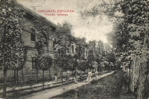 1914 Kiskunfélegyháza, Honvéd laktanya, katonák. Kiadja Vesszősi József (apró szakadás / tiny tear)