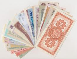 ~25db-os vegyes bankjegy tétel a világ minden tájáról, közte Olaszország, Uganda, Makaó, Peru, Szovj...