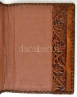 Festett bőr, címeres könyvborító