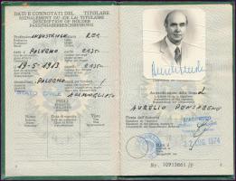 1974 Fényképes olasz útlevél, megújítással, illetékbélyeggel