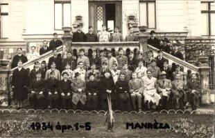 1934 Budapest II. Labanc út 57. Manréza férfi lelkigyakorlatos ház, diákok és oktatók csoportképe, hátoldalon névsor a képen lévő beszámozás szerint. photo