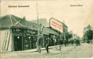 1907 Szolnok, Gorove utca, Monszpart Ferencz kereskedése a Fekete Medvéhez, Levoczky és Fuchs Manó üzlete, Gettler Izidor sorsjegy-irodája, magyar zászlók (EK)