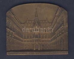 Ausztria 1925. "Arkandenhof-Wiener Rathaus-Österreichische Fussball-Band" szögletes Br plakett. Szign:A. Neubeck T:2