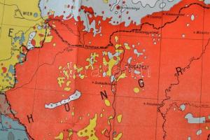 cca 1928 Carte Ethnografique Des Pays Danubiens. A dunai országok néprajzi térképe. Összeállította: ...
