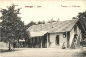 1911 Esztergom, Esztergom-Tábor; Őrszoba, katonák, kerékpár, falióra. Kiadja Kaufmann Ferenc (EK)