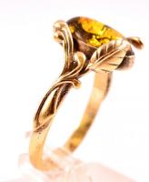 Aranyozott ezüst (Ag.) gyűrű borostyánnal, jelzett, méret:52, bruttó: 2,8 g