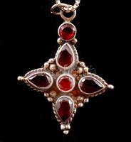 Ezüst (Ag.) nyaklánc gránát köves medállal, jelzett, bruttó:8,2 g