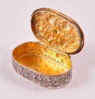 Ezüst (Ag.) gyógyszeres dobozka, belül aranyozott, jelzett, 4×2,5 cm, nettó:20 g