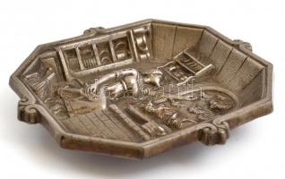 Lány galambokkal, fém tálka, 12×13,5 cm