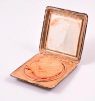 Ezüst (Ag.) monogramos art-deco púdertartó, jelzett, 9×8,5, bruttó: 136 g