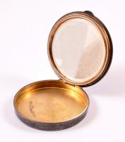 Ezüst(Ag) zománcozott púdertartó, belsejében tükörrel, sérült, d: 5 cm, bruttó: 44,1 g