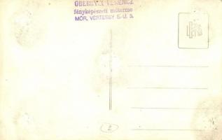 Mór, Aratás, cséplés gőzgéppel, munkások csoportképe, férfi vasvillával. Obernyik Ferenc photo