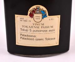 1972 5 puttonyos Tokaji aszú, 0,75 l. bontatlan díszüveg hozzá való üvegdugóval