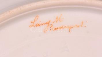 Nemesi címerrel díszített porcelán tányér, Láng M. jelzéssel, kopásnyomokkal, d: 24,2 cm