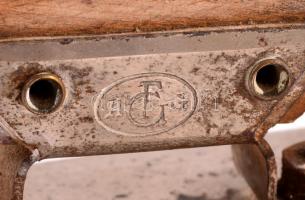 RG jelzett fém vasaló 19 cm