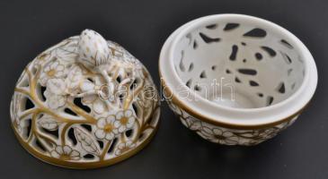 Herendi áttört kis bonbonier, kézzel festett, jelzett, apró kopásokkal, m:7 cm