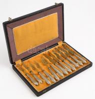 Villa és kés készlet (6-6 db), alpakk-réz nyéllel, jelzés nélkül, eredeti dobozában, h: 15 és 17 cm