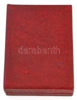 ~1970-1980. "Szakma Ifjú Mestere" zománcozott fém kitüntetés tokban T:2 a csillag műanyag ...