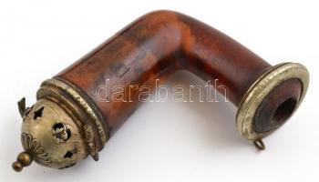 Pipagyűjtemény, 6 db, porcelán pipatesttel, tajték-, fa-, fa-fém pipákkal, az egyik tokban. Változó ...