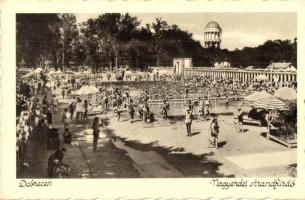 Debrecen, Nagyerdei strandfürdő, fürdőzők, napozók